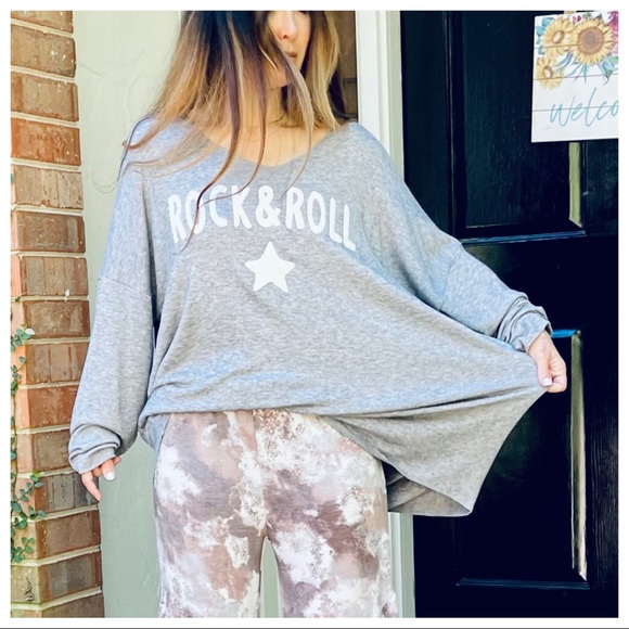 Made in Italy Rock and Roll soft loose Fit sweater - Picture 7 of 9